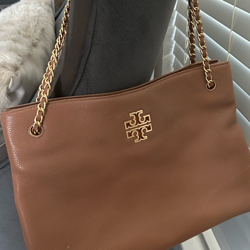 Tory Burch Tan Leather Shoulder Bag with Gold Chain